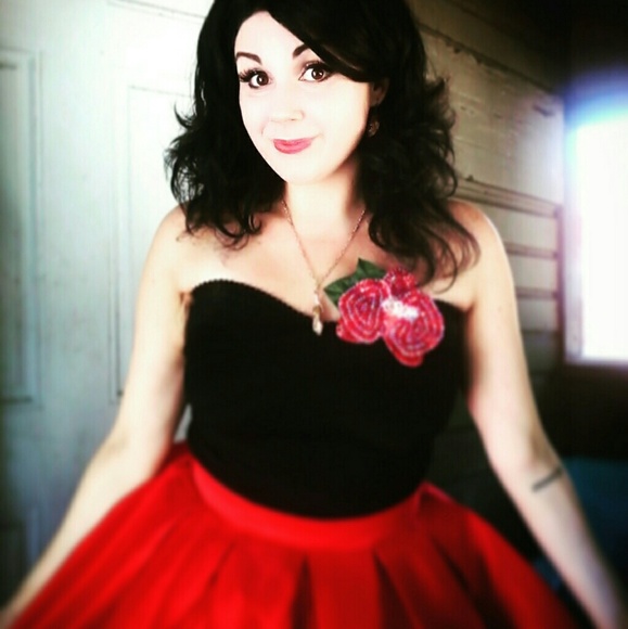 Meet your Posher, Tia - Picture 3 of 3